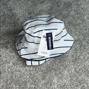 OshKosh B'gosh Navy & White Striped Reversible Bucket Hat Size 0-9 months